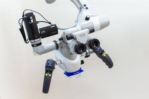 マイクロスコープを利用した精密な治療
